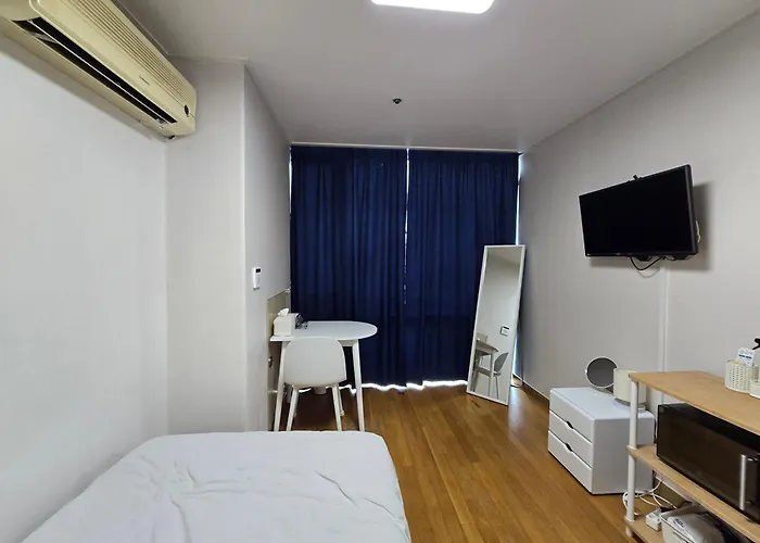 The Closest To Metro, Sinchon Urban Nest For You! #신촌 #sinchon #홍대 #hongdae Seúl