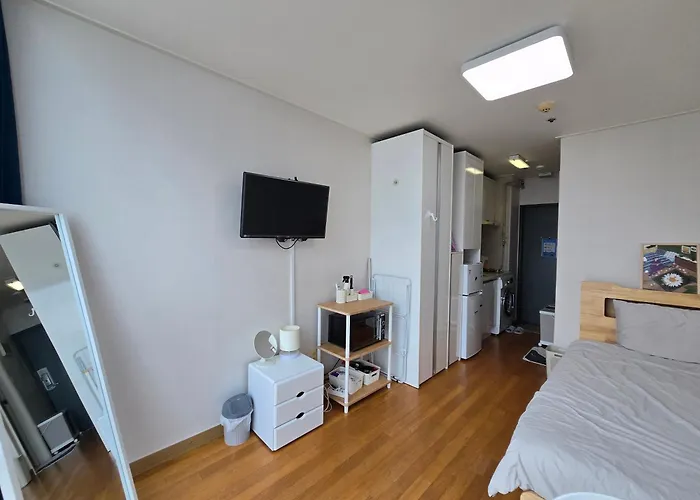 The Closest To Metro, Sinchon Urban Nest For You! #신촌 #sinchon #홍대 #hongdae Apartamento
